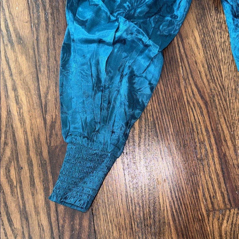Free People Emerald Satin Wrap Crop Top Balloon Sleeve NWT XS - Picture 11 of 15